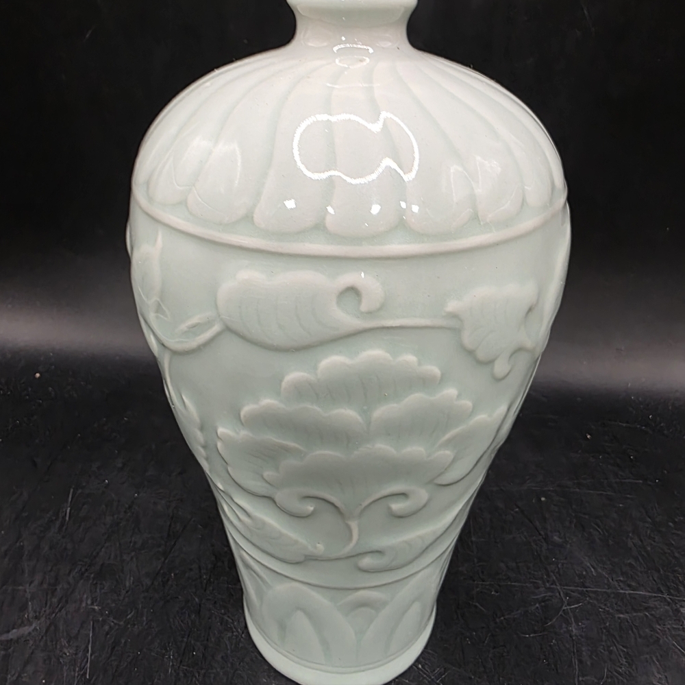 Beautiful Chinese Celadon Glazed Porcelain Vase With Floral Leaf Motif